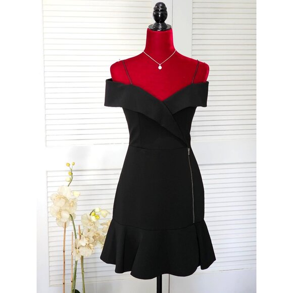 NWT Alice + Olivia Women's Black Dash Cold-Shoulder Flounce Dress Sz 4 1939 - Picture 2 of 15